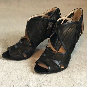 Nine West black leather/mesh heels